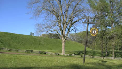 Mississippi-Emerald-Mound-With-Sign