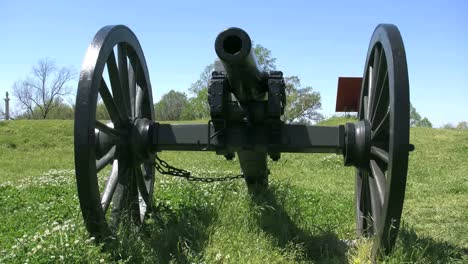 Mississippi-Vicksburg-Battlefield-Cannon