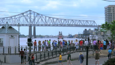 New-Orleans-Mississippi-Fluss-Und-Brücke