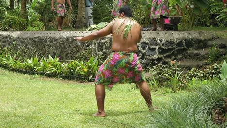 Samoa-Americana-Un-Hombre-Bailando