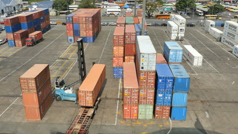 Fiji-Suva-Docks-Lifting-Container