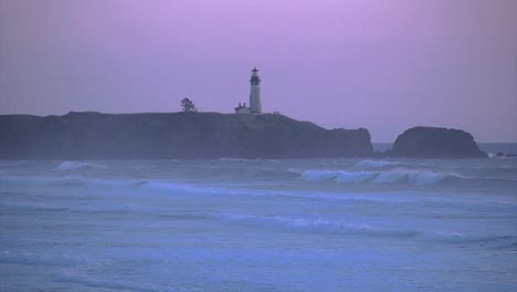 Oregon-Yakina-Lighthouse-Light-Shines