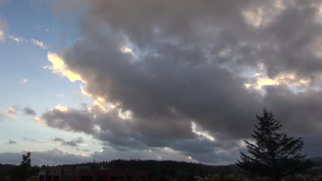 Oregon-Atardecer-Nubes-Pasar-Lapso-De-Tiempo-Del-árbol
