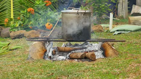 Samoa-Cooking-Pot