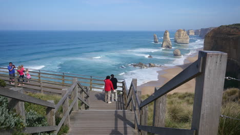 Australia-Great-Ocean-Road-12-Apostles-Tourists-On-Boardwalk-Photographing