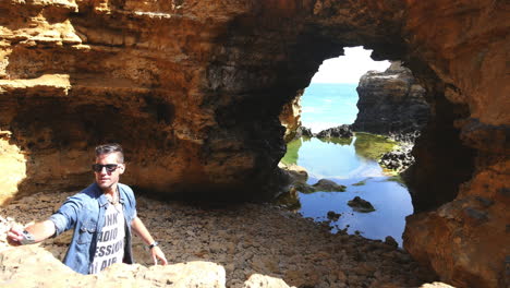 Australien-Great-Ocean-Road-Grotte-Mit-Fotograf