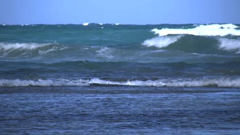 Australia-Great-Ocean-Road-Big-Waves-Breaking