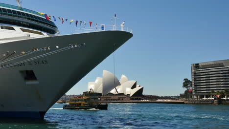 Australia-Sydney-Opera-House,-Cruise-Ship,-And-Ferry
