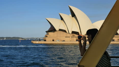 Australia-Sydney-Harbor-Girl-Photographs-Opera-House