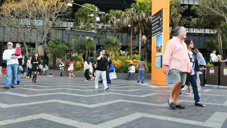 Australia-Sydney-Personas-Caminando-Cerca-Del-Muelle-Circular