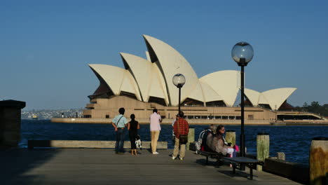Australia-Sydney-Tourists-View-Opera-House