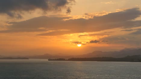 Fidschi-Sonnenuntergang-Auf-See