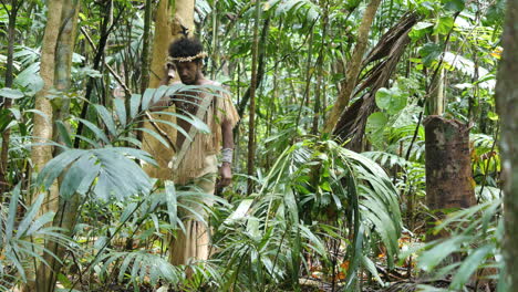 Vanuatu-Man-Appears-In-Jungle