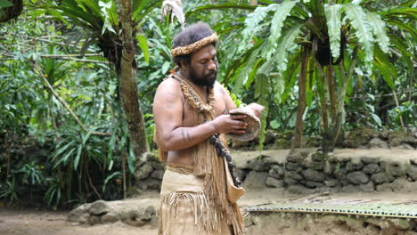 Vanuatu-Man-Rubs-Shell