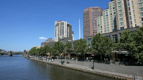 Australien-Melbourne-Yarra-River-Cafés-Und-Geschäfte-Am-Südufer