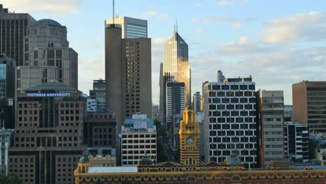 Australien-Melbourne-Abendlicht-Auf-Wolkenkratzer