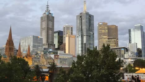 Australien-Melbourne-Abend-Skyline-Pan