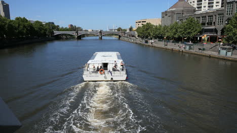 Australia-Melbourne-Excursion-Boat-With-Wake-On-Yarra-River