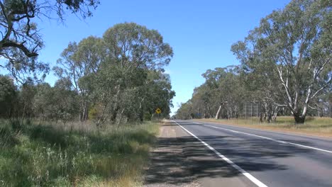 Australien-Straße-Mit-Verkehrs--Und-Känguru-Zeichen