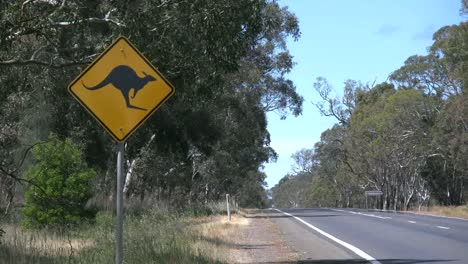 Australien-Straße-Mit-Zoom-Auf-Känguru-Zeichen