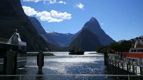 New-Zealand-Milford-Sound-Boat-Arrives
