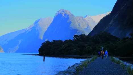Excursionistas-De-Nueva-Zelanda-Milford-Sonido