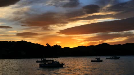 Neuseeland-Moeraki-Goldener-Sonnenuntergang