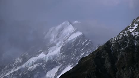 Neuseeland-Berg-Kochen-Leichte-Wolken