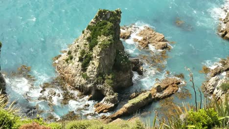 New-Zealand-Looking-Down-At-Rock-And-Birds
