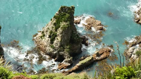 New-Zealand-Sun-On-Rock-Off-Nugget-Point.Mov