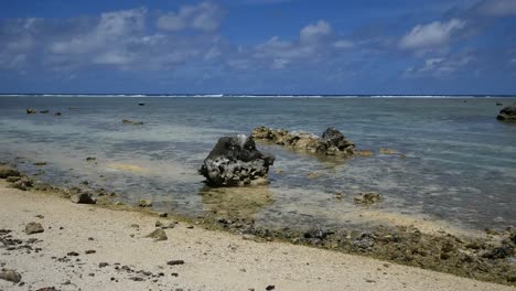 Aitutaki-Korallenblock-Und-Riff