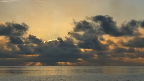 Aitutaki-Sunset-Rays-Time-Lapse
