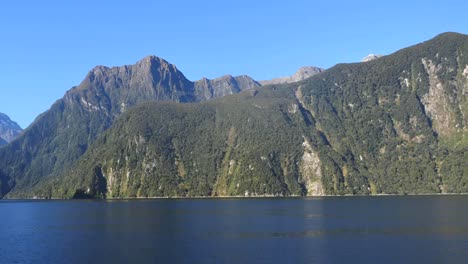 Nueva-Zelanda-Milford-Sonido-View-Of-Pan-Del-Lado-Del-Fiordo