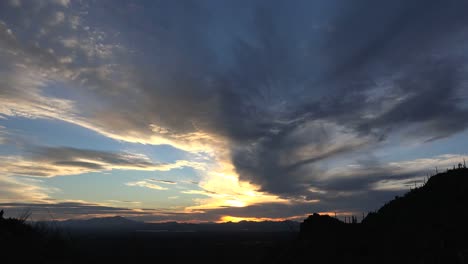 Arizona-Tucson-Berg-Hohe-Wolken