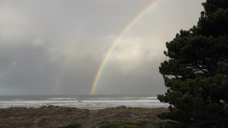 Oregon-Küste-Schwacher-Zweiter-Regenbogenklang