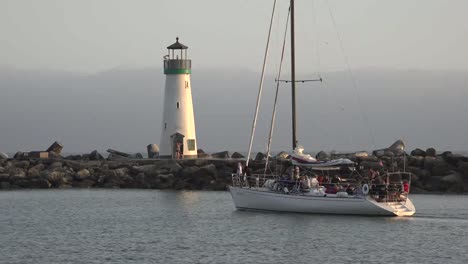 Kalifornien-Leuchtturm-Und-Segelboot-Zeitraffer
