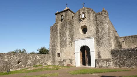 Texas-Goliad-Presidio-La-Bahia-Kirchenfassade-Pfanne-Rechts