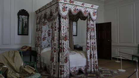 Virginia-Colonial-Williamsburg-Bedroom-With-Bed
