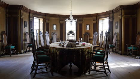 Virginia-Colonial-Williamsburg-Table-With-High-Backed-Chairs