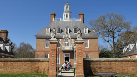 Virginia-Colonial-Williamsburg-Tourists-Enter-Governor's-Palace