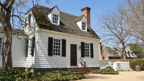 Virginia-Kolonial-Williamsburg-Weißes-Fachwerkhaus