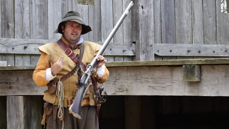 Virginia-Jamestown-Hombre-Disfrazado-Con-Pistola