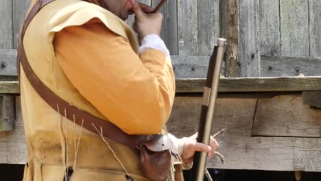 Virginia-Jamestown-Man-Loads-Musket-Tilt