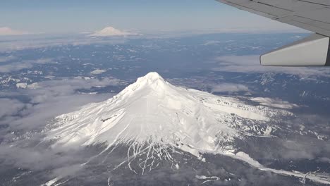 Oregon-Airplane-Wing-And-Mount-Hood-Zooms-In