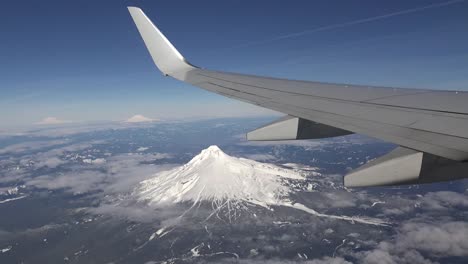 Oregon-Flying-Over-Mount-Hood
