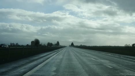Oregon-Highway-In-Cloudy-Weather