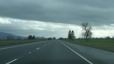 Oregon-Highway-En-Tiempo-Lluvioso