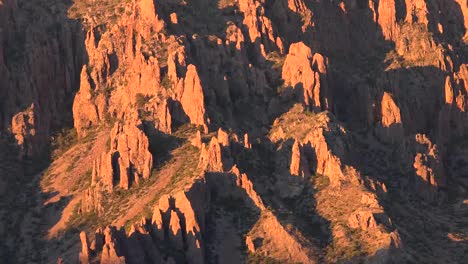 Texas-Big-Bend-Chisos-Jagged-Rocks-In-Evening-Light-Zoom-In