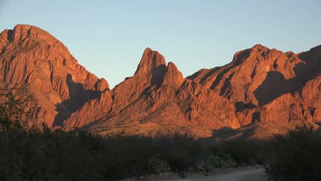 Texas-Big-Bend-Zoom-In-On-Sunset-Mountains