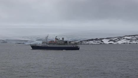 Antarctica-Ship-In-Palmer-Archipelago